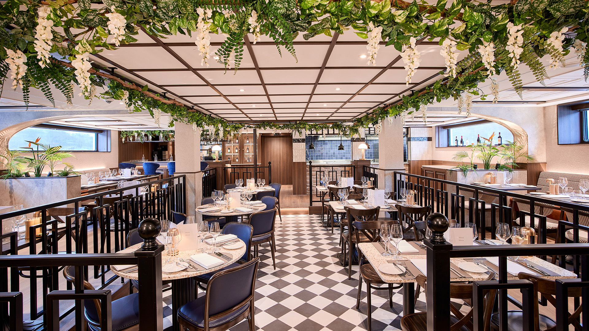 Moments Restaurant med italiensk cuisine om bord