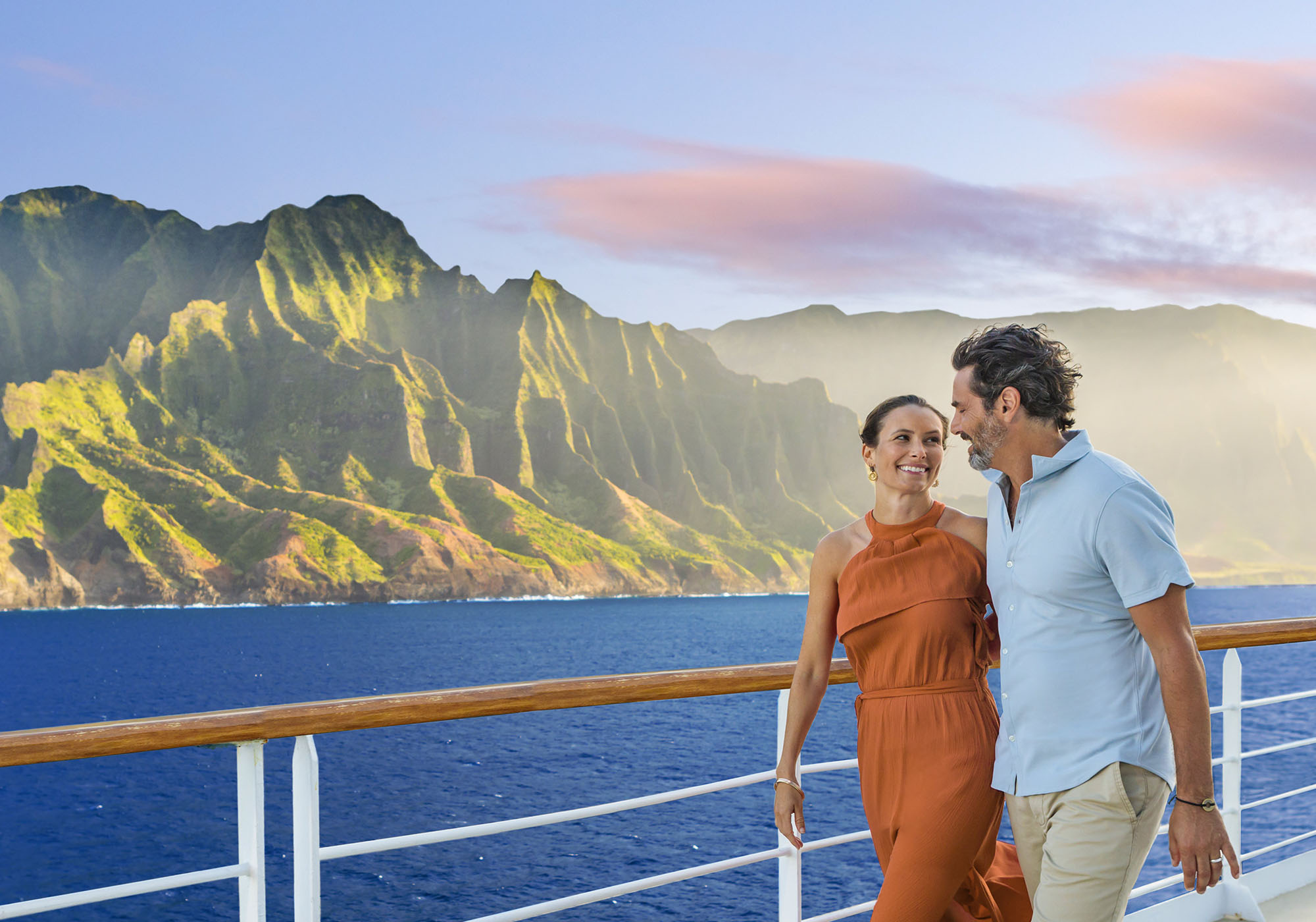 Cruise mellom Hawaiis frodige vulkanøyer