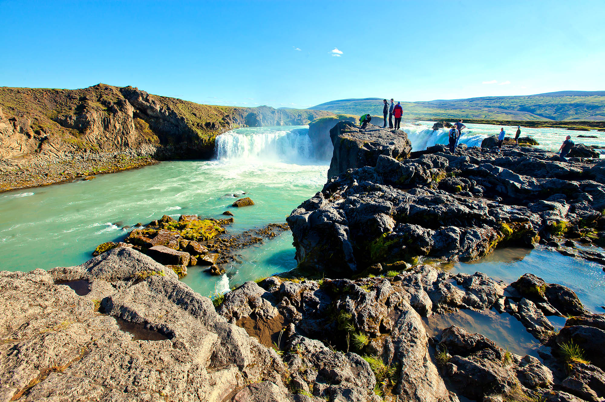 Goðafoss, nær Akureyri, og også kjent som 'Gudenes Foss', er en uforglemmelig opplevelse