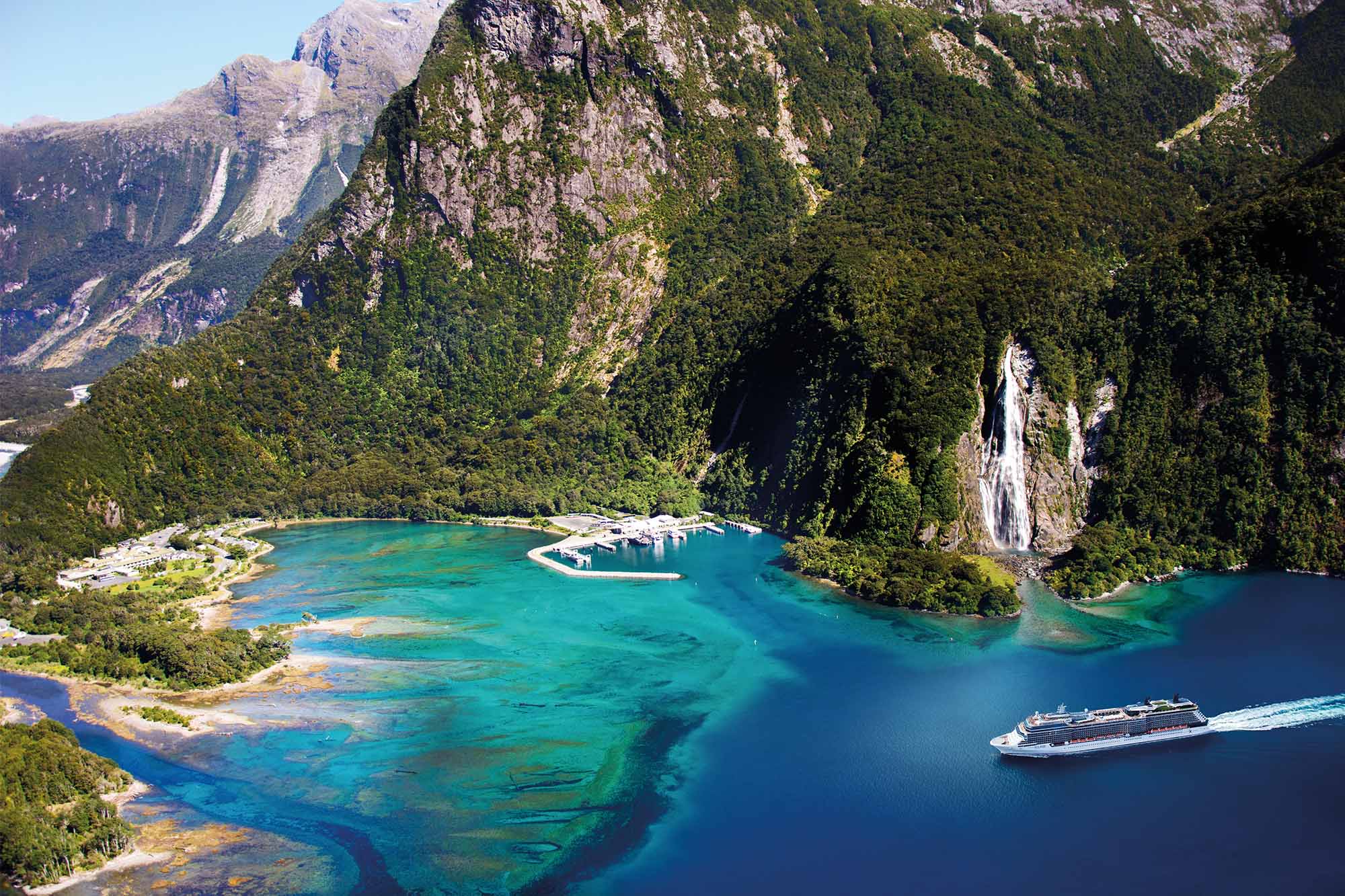 Opplev New Zealands vakre landskap på et cruise fra Australia