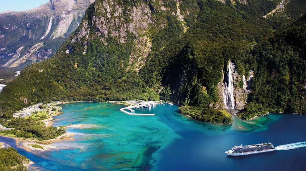 Opplev New Zealands vakre landskap på et cruise fra Australia