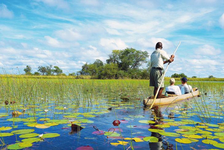 En mokoro-kano i Okavangodeltaet, Botswana - Ferie i Afrika