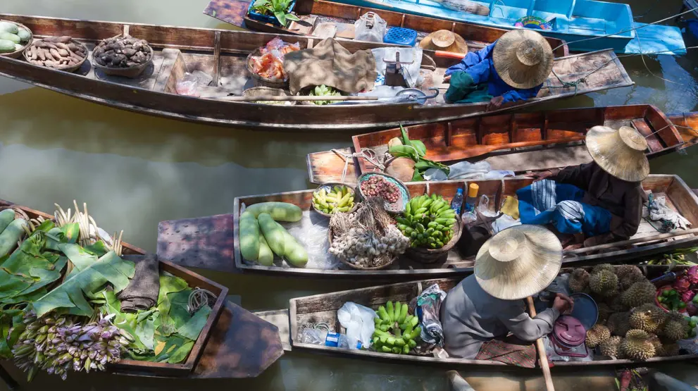Besøk det flytende markedet i Bangkok på din reise til Thailand