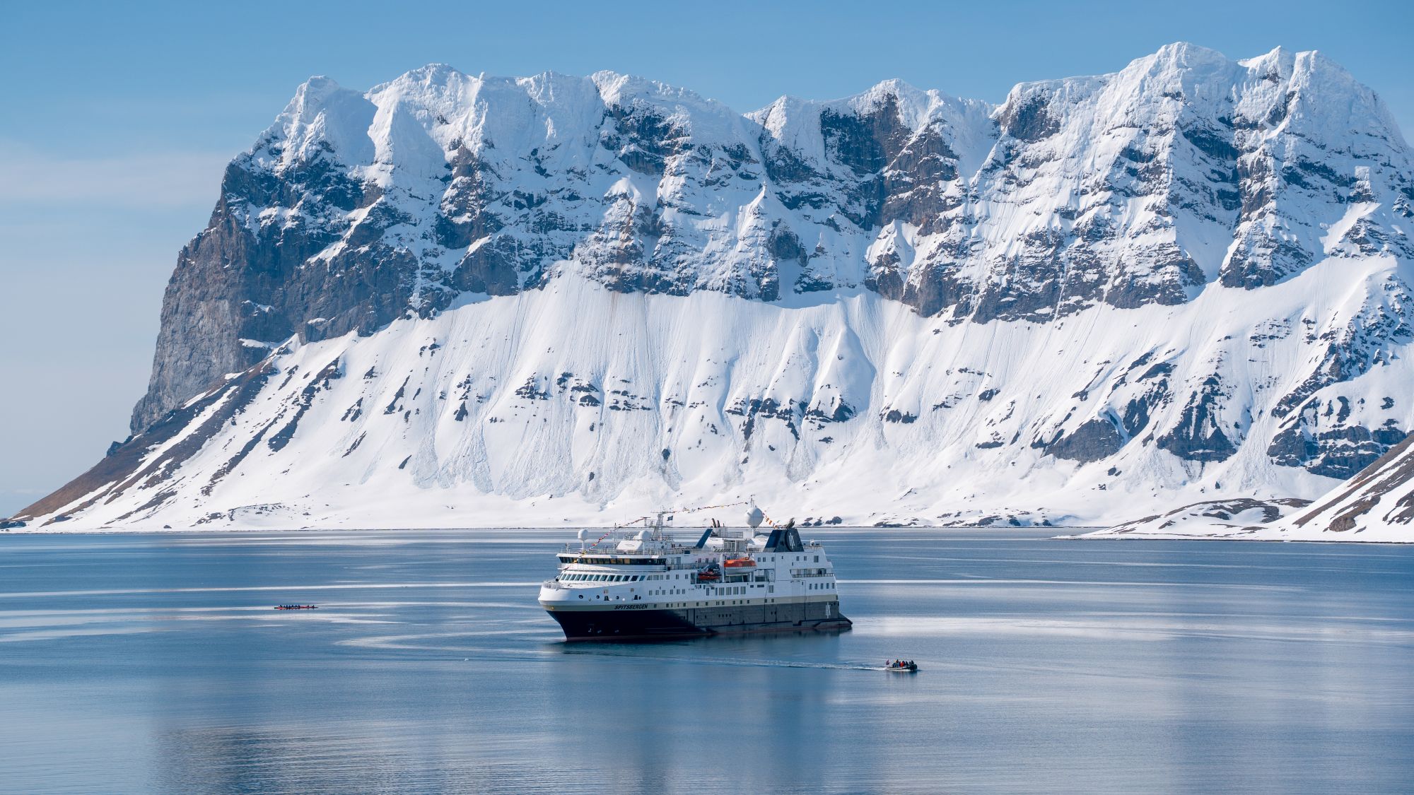 MS Spitsbergen i Burgerbukta på Svalbard | Foto: Kay Fochtmann