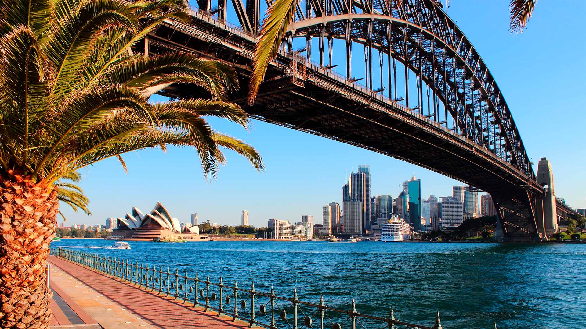 Opplev Sydney i Australia, kjent for Operahuset og Harbour Bridge ved den ikoniske havnefronten