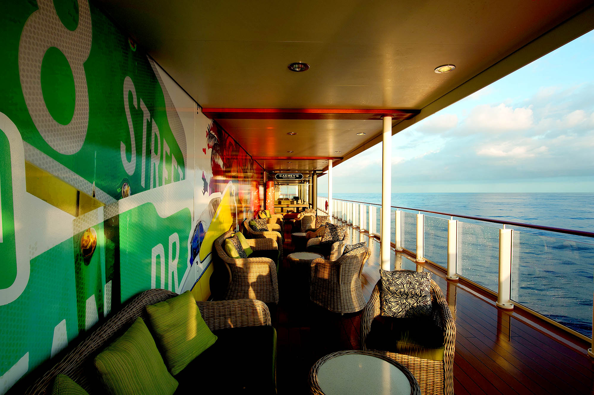 Nyt uteservering langs boardwalken på Norwegian Getaway og Norwegian Breakaway