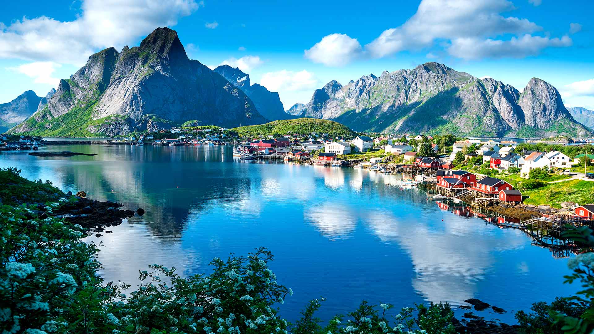 Seil innaskjærs ved flotte og naturskjønne Lofoten