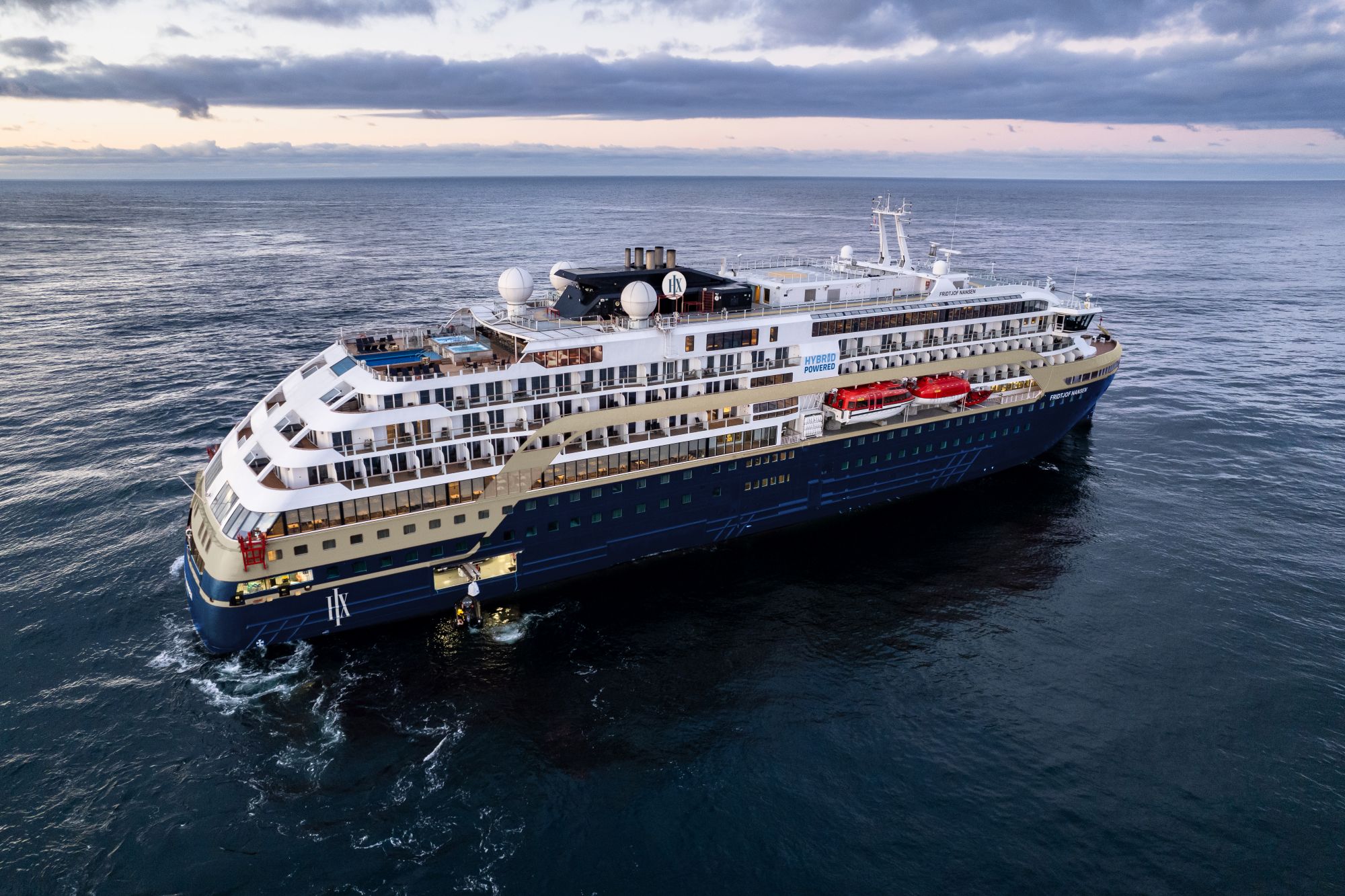 MS Roald Amundsen i Antartisk | Foto: Espen Mills