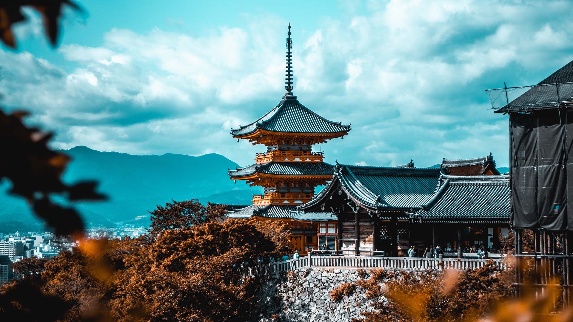 Kiyomizu-dera er bare ett av de mange templene du kan se på reisen til Kyoto