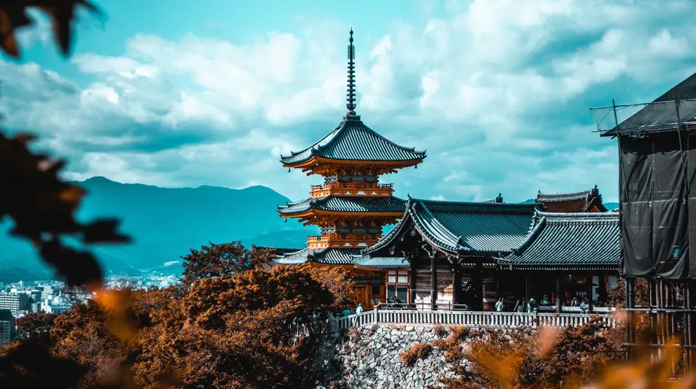 Kiyomizu-dera er bare ett av de mange templene du kan se på reisen til Kyoto