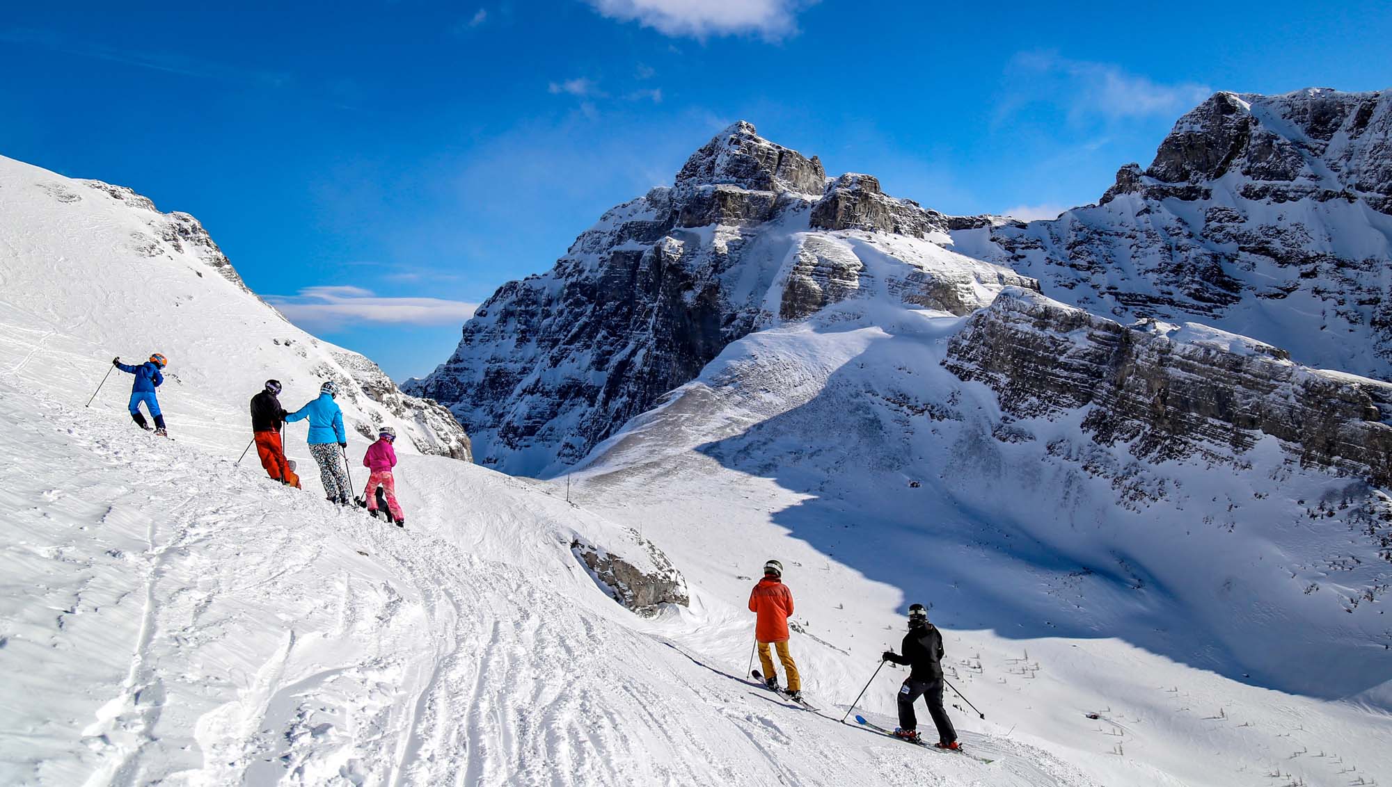 Ta med hele familien på skiferie i Canada. Her i Banff