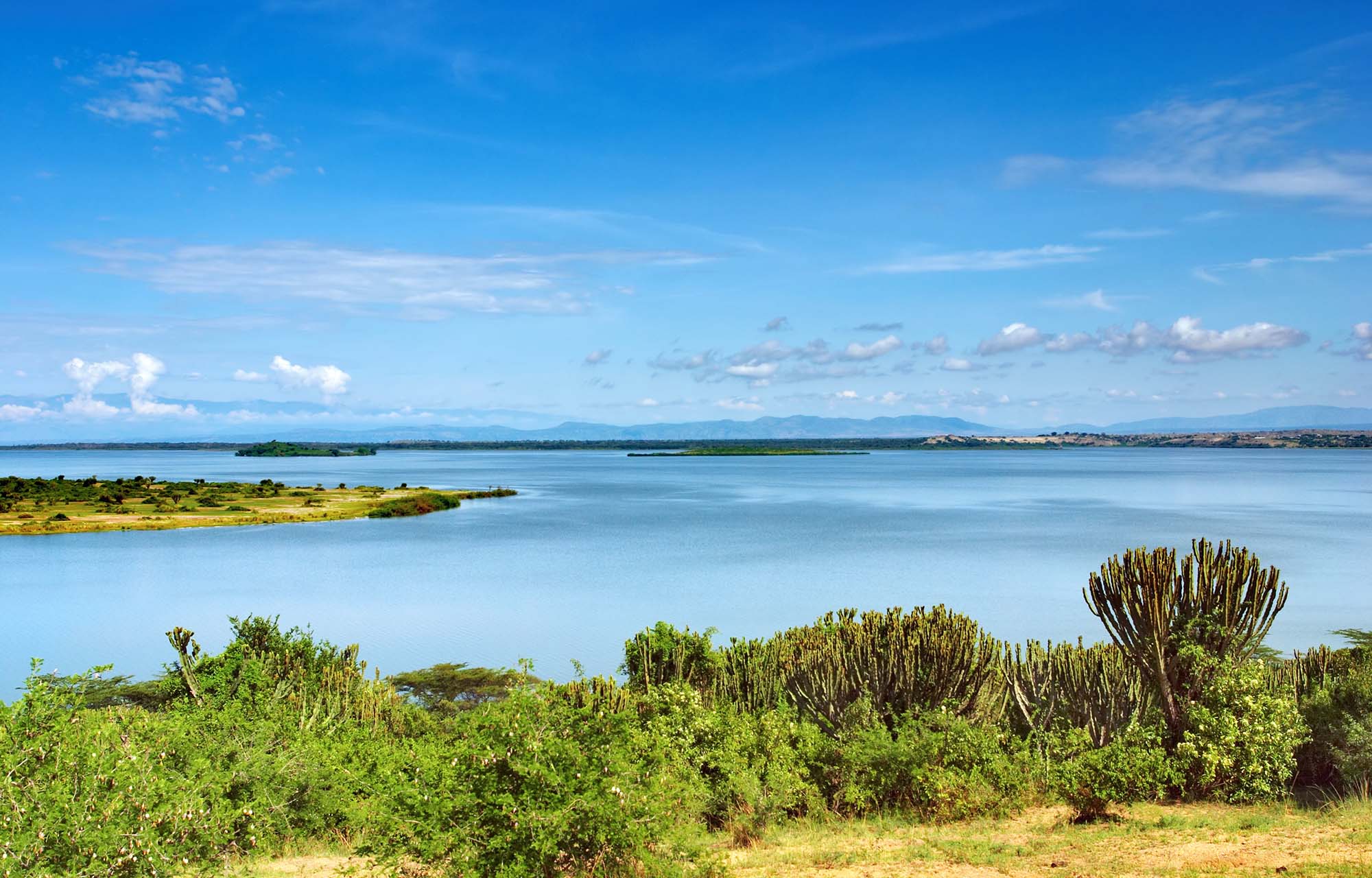 uganda-qenp-kazinga-channel-shutterstock_6081094-cut