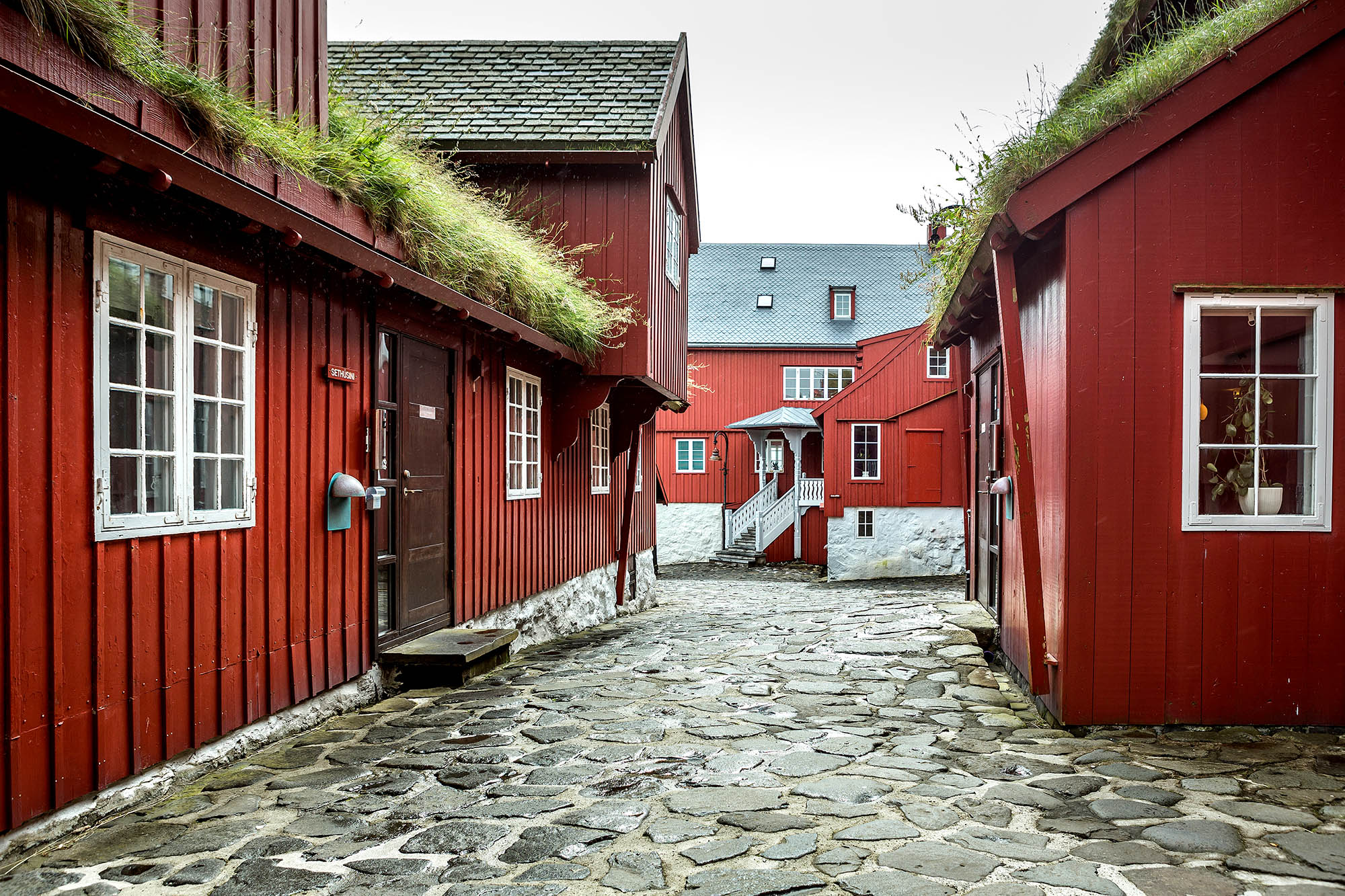 Tinganes er Torshavns gamle bydel, hvorparlamentet ligger med røtter helt tilbake fra vikingetiden