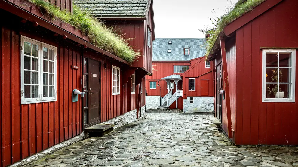 Tinganes er Torshavns gamle bydel, hvorparlamentet ligger med røtter helt tilbake fra vikingetiden