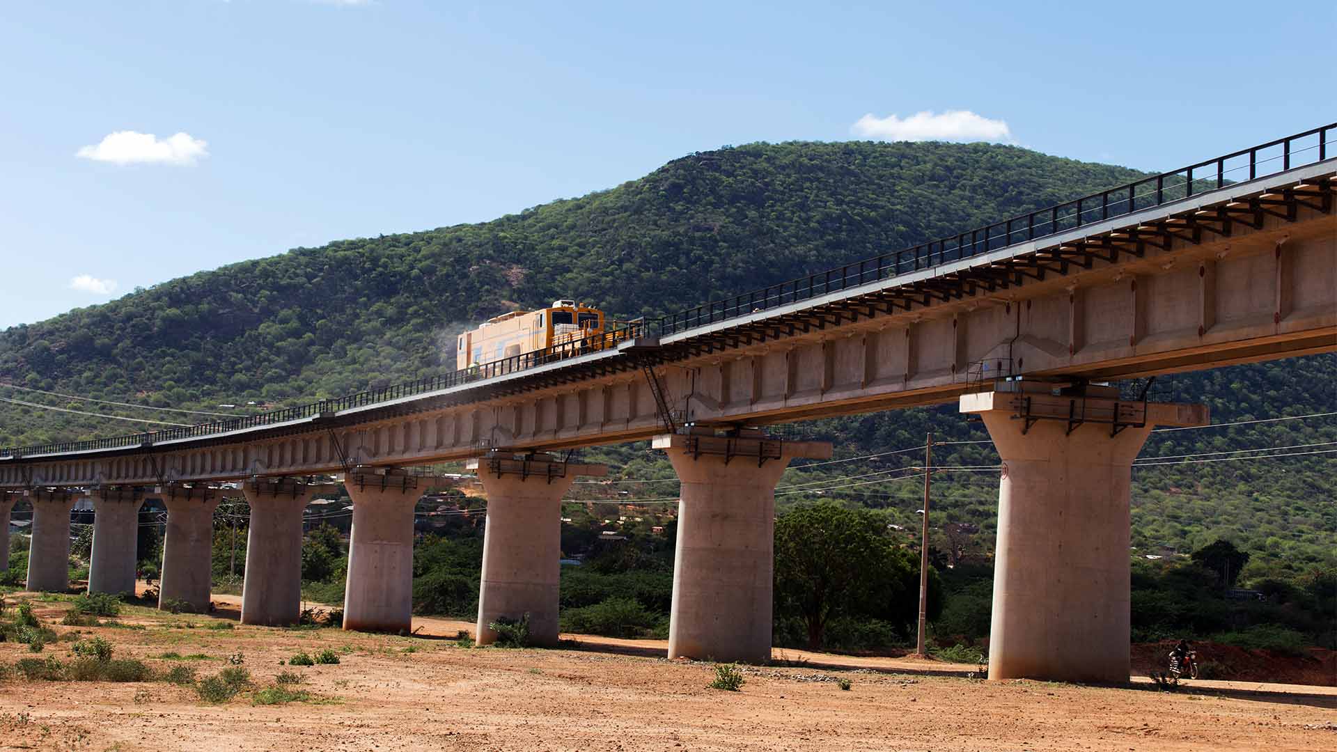Dra på en eventyrlig togreise med Madaraka Express på jernbanen fra Nairobi til Mombasa