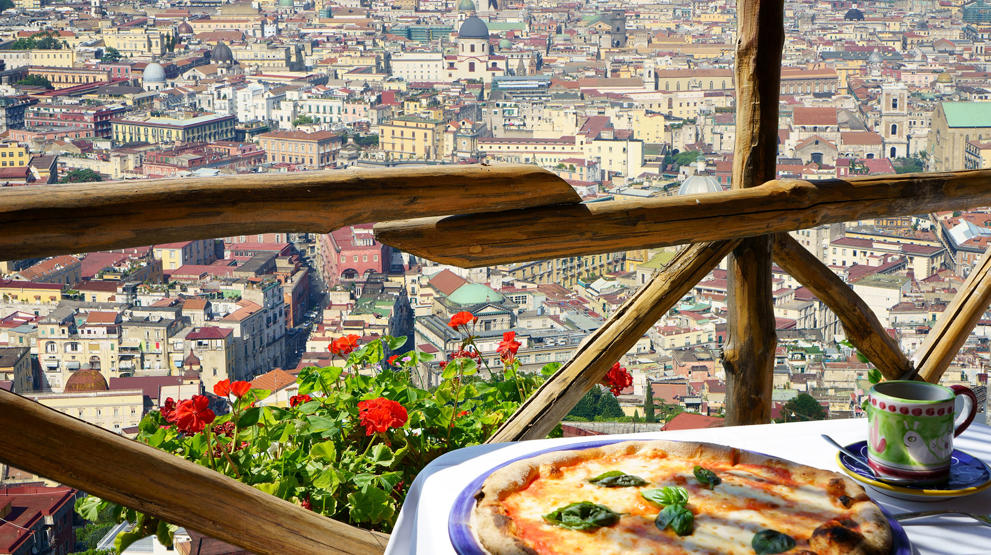 Nyt en deilig pizza i pizzaens hjemby, Napoli