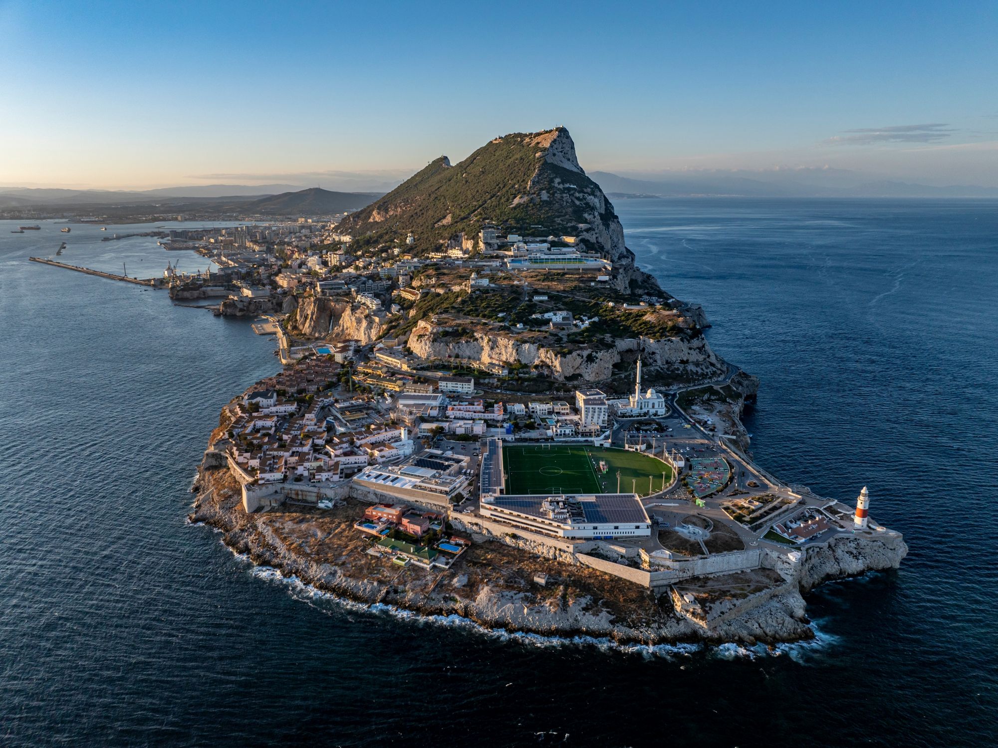 Gibraltar er et unikt reisemål med dramatiske klipper, vakker utsikt og spennende historie
