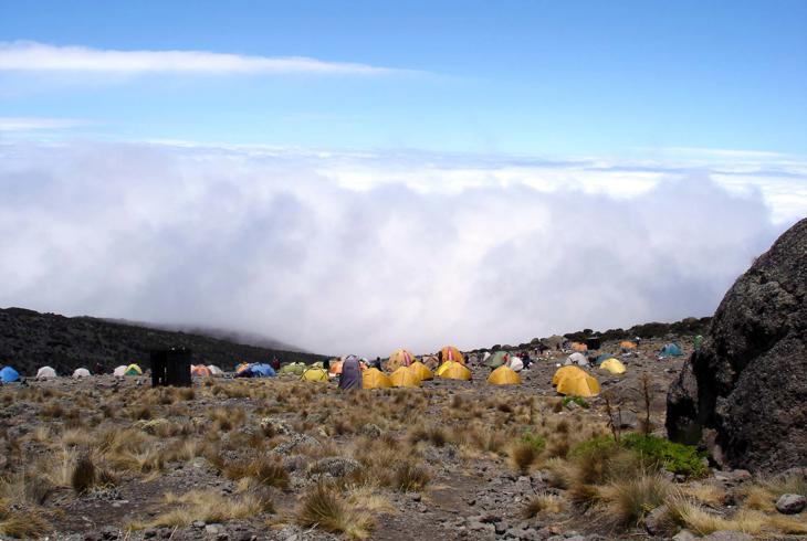 Leirplass på vei opp til toppen - Bestig Kilimanjaro