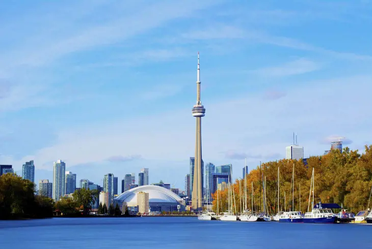 Toronto,  hvor man kan se det ikoniske CN Tower - Bilferie i det østlige Canada