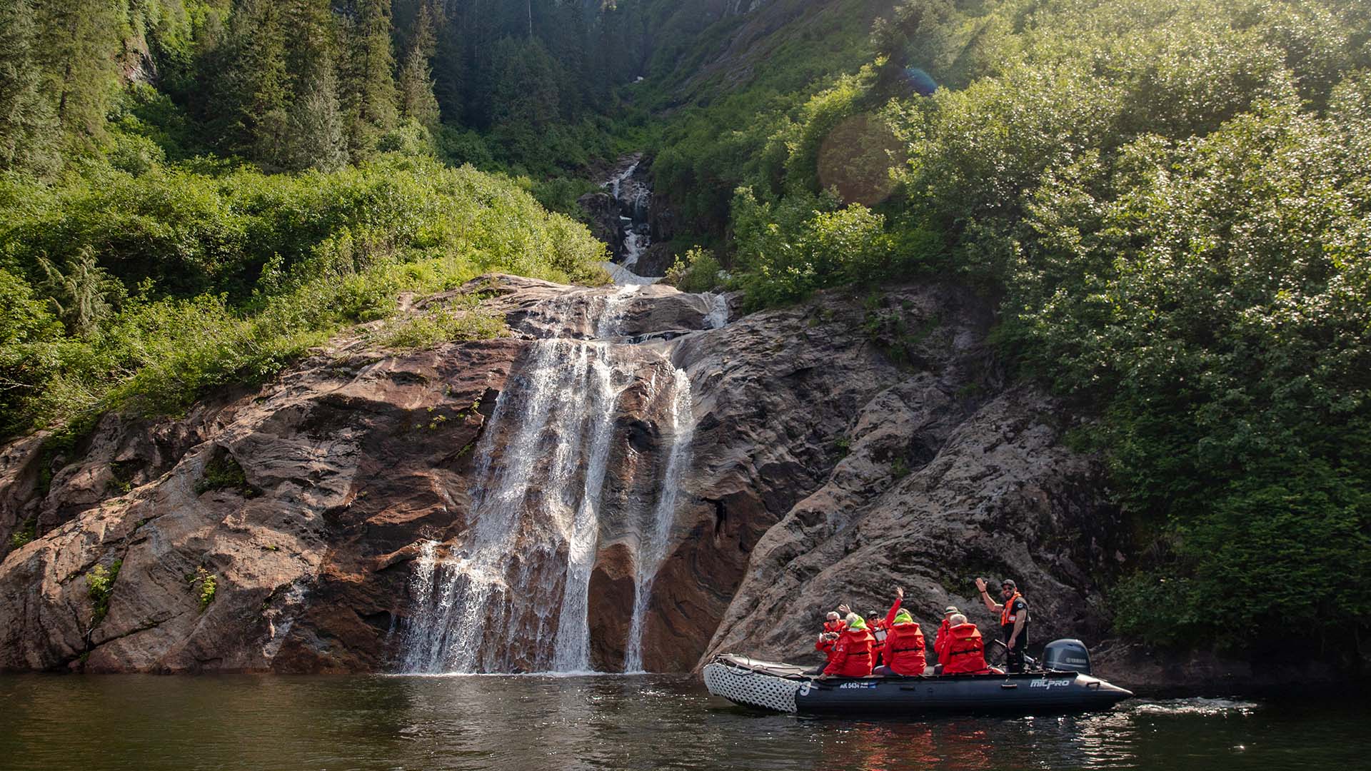 Dra på ekspedisjon med MS Roald Amundsen til Alaska