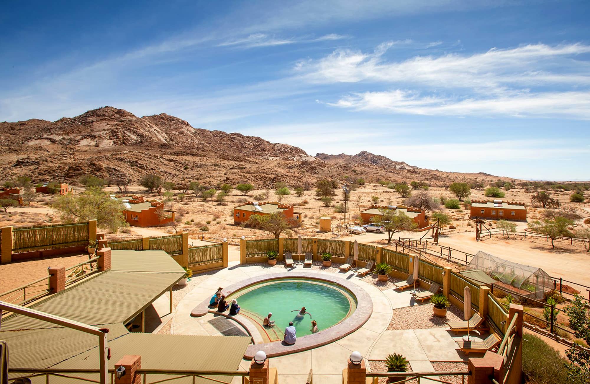 Bo på håndplukkede lodges og campingplasser som Desert Horse Inn og Campsite
