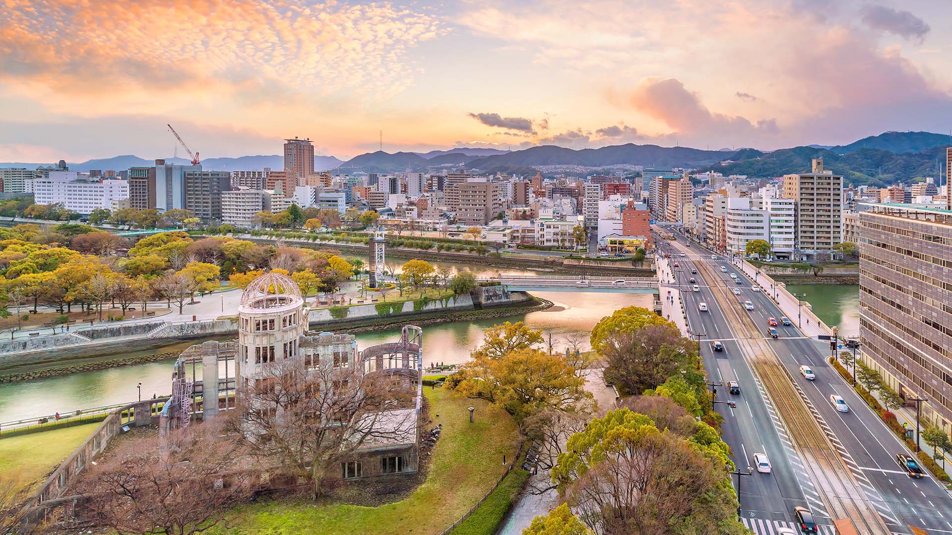  I Hiroshima kan dere blant annet se Atomic Bomb Dome som står som et bevis på atombomben fra 1945