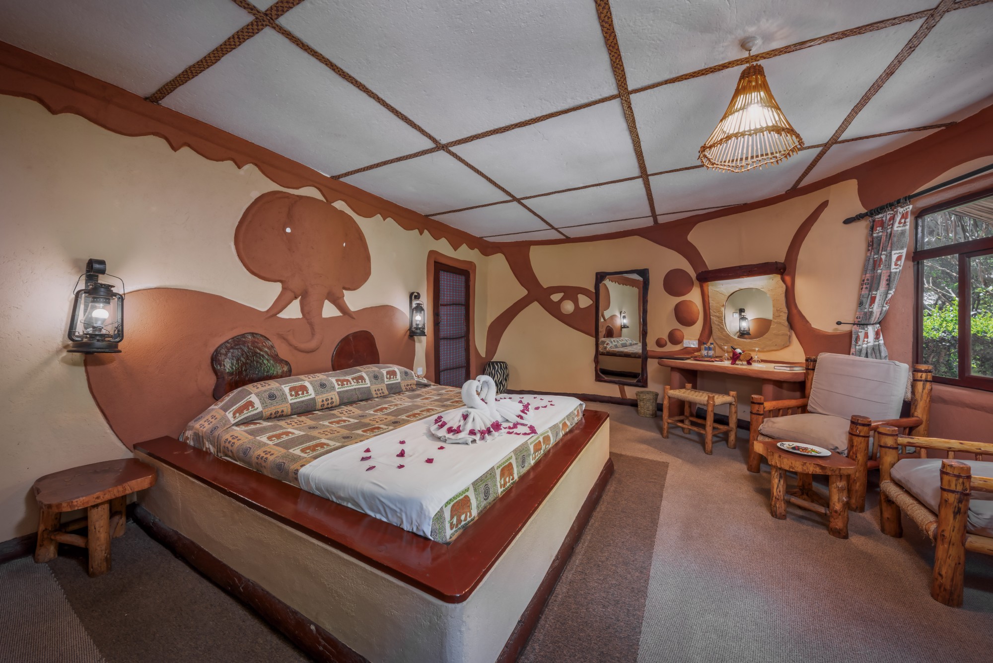 Rommene er romslige og innrettet i afrikansk-inspirert stil