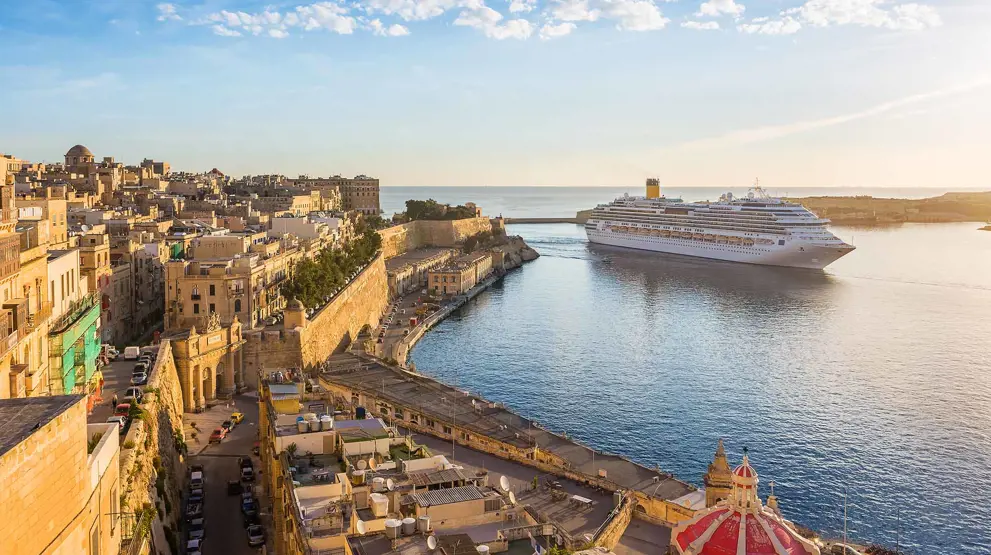 Besøk historiske og vakre havnebyer på cruise i Middelhavet
