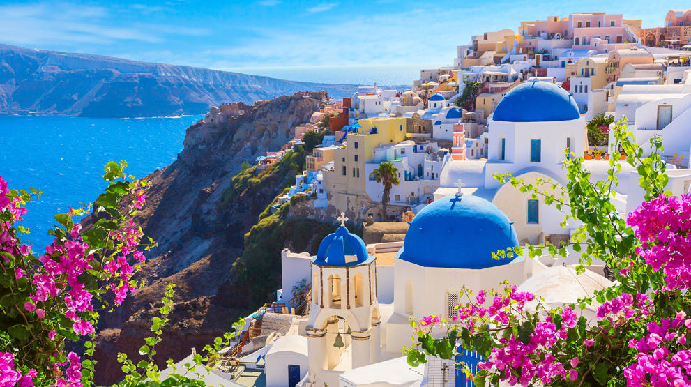 Santorini er en av de greske øyene dere har mulighet til å besøke på cruiset