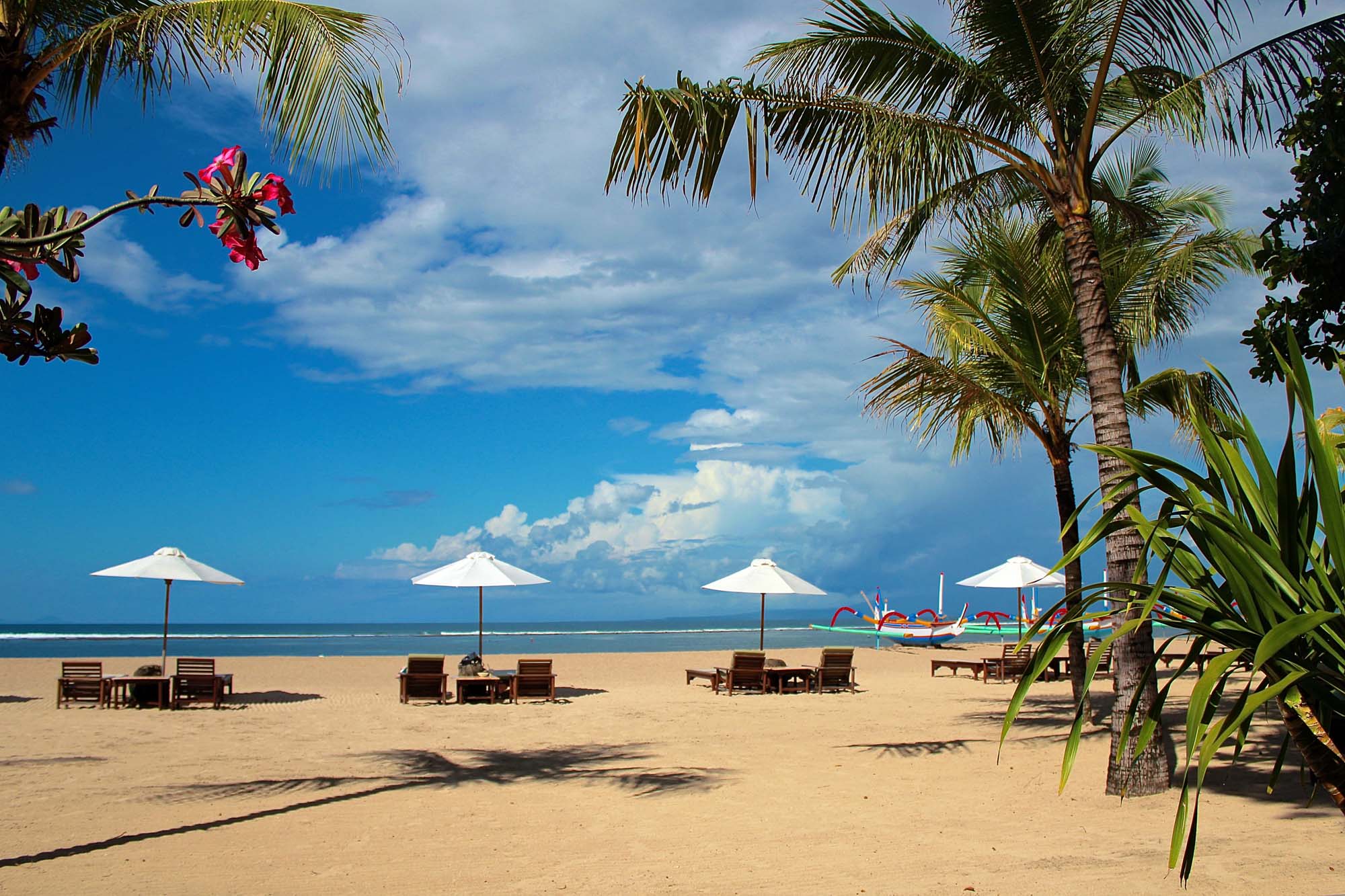  En reise til Bali bør nesten inkludere tid på stranden, for eksempel her i Sanur