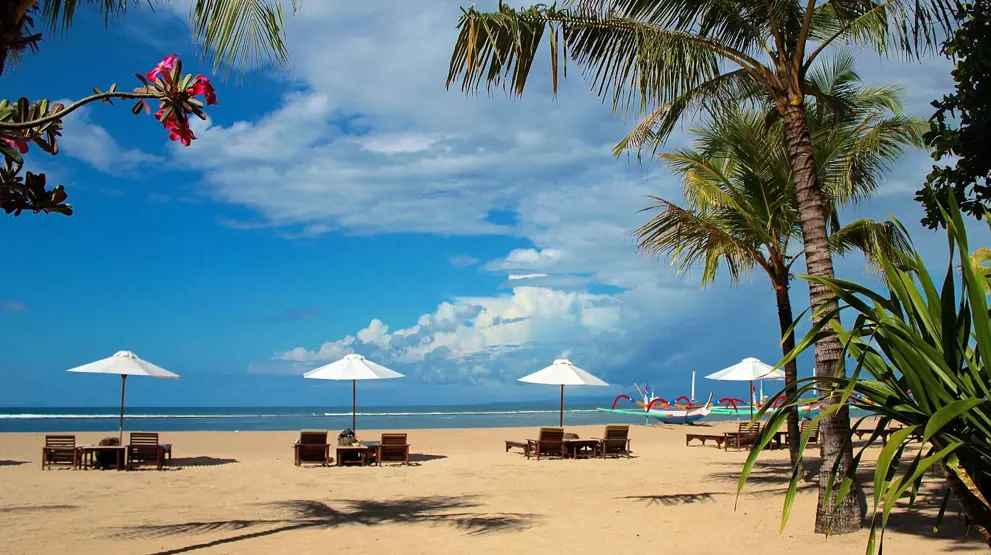 En reise til Bali bør nesten inkludere tid på stranden, for eksempel her i Sanur