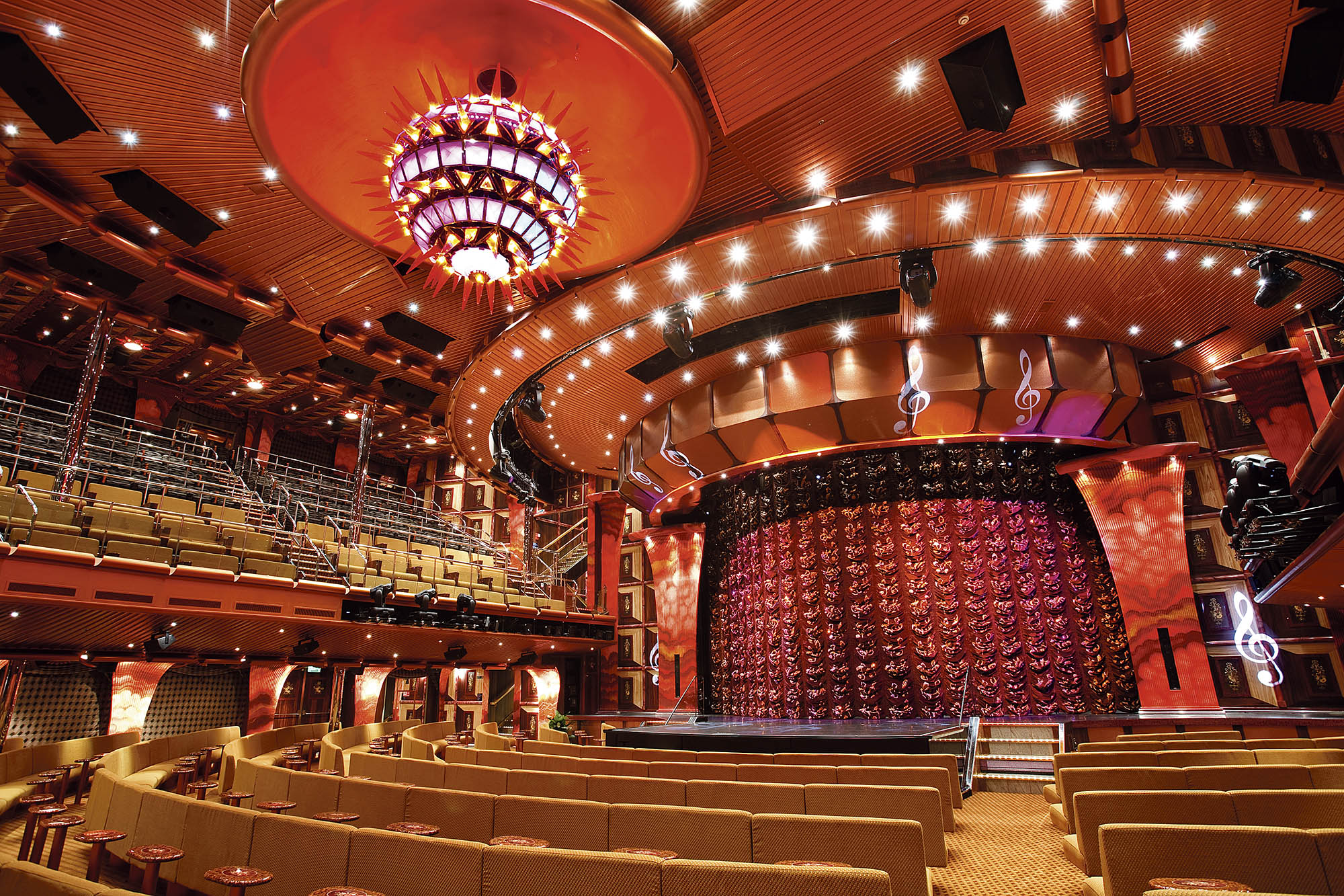 I teateret venter spektakulære forestillinger som musikaler, komedieshow, akrobater, spill og mye mer