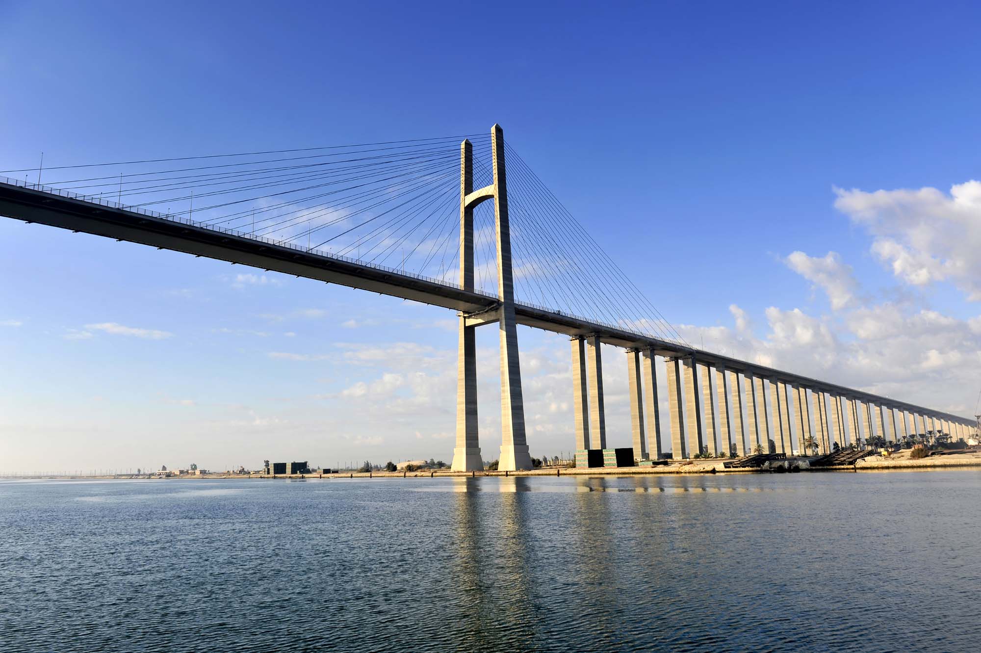 Mubarak Peace Bridge i Suezkanalen - Cruise gjennom Suezkanalen
