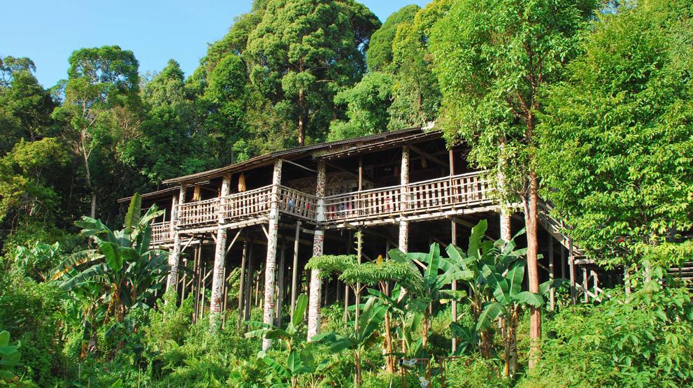Et tradisjonelt longhouse på Borneo
