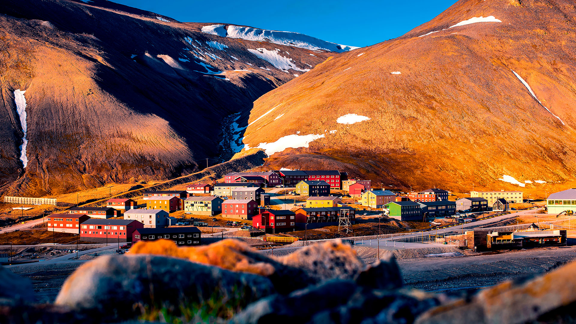 Opplev den arktiske stillheten og det særegne lyset over Longyearbyen