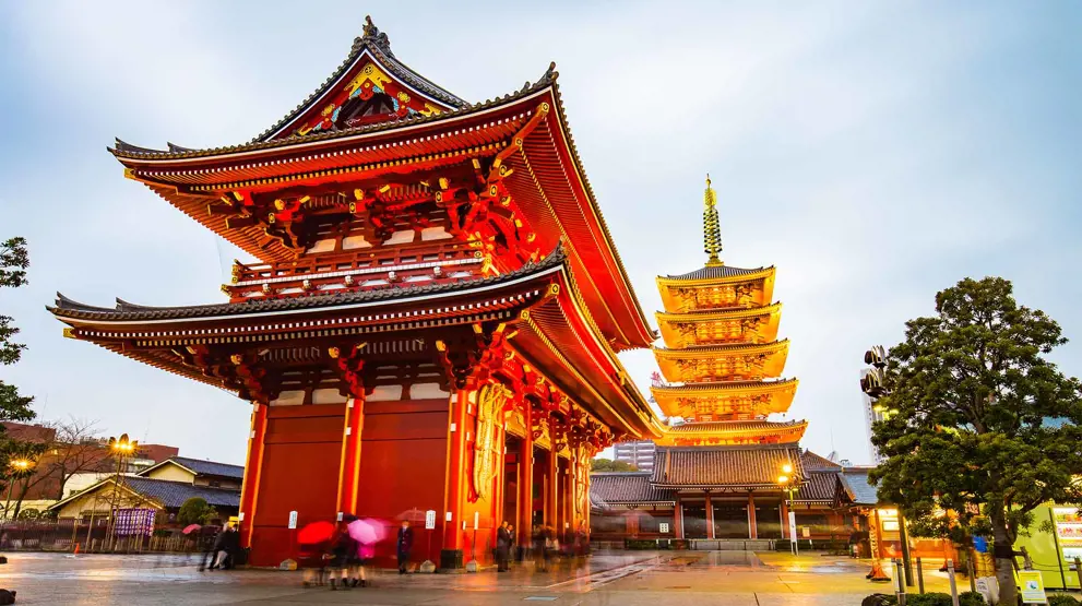 Inngangsporten til Sensoji-templet er et must å besøke på reisen til Tokyo 