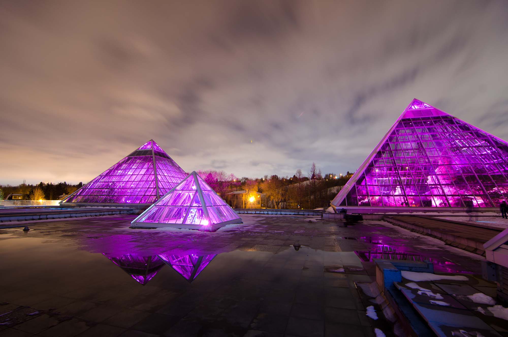 Muttart Conservatory er byens kjente landemerke 