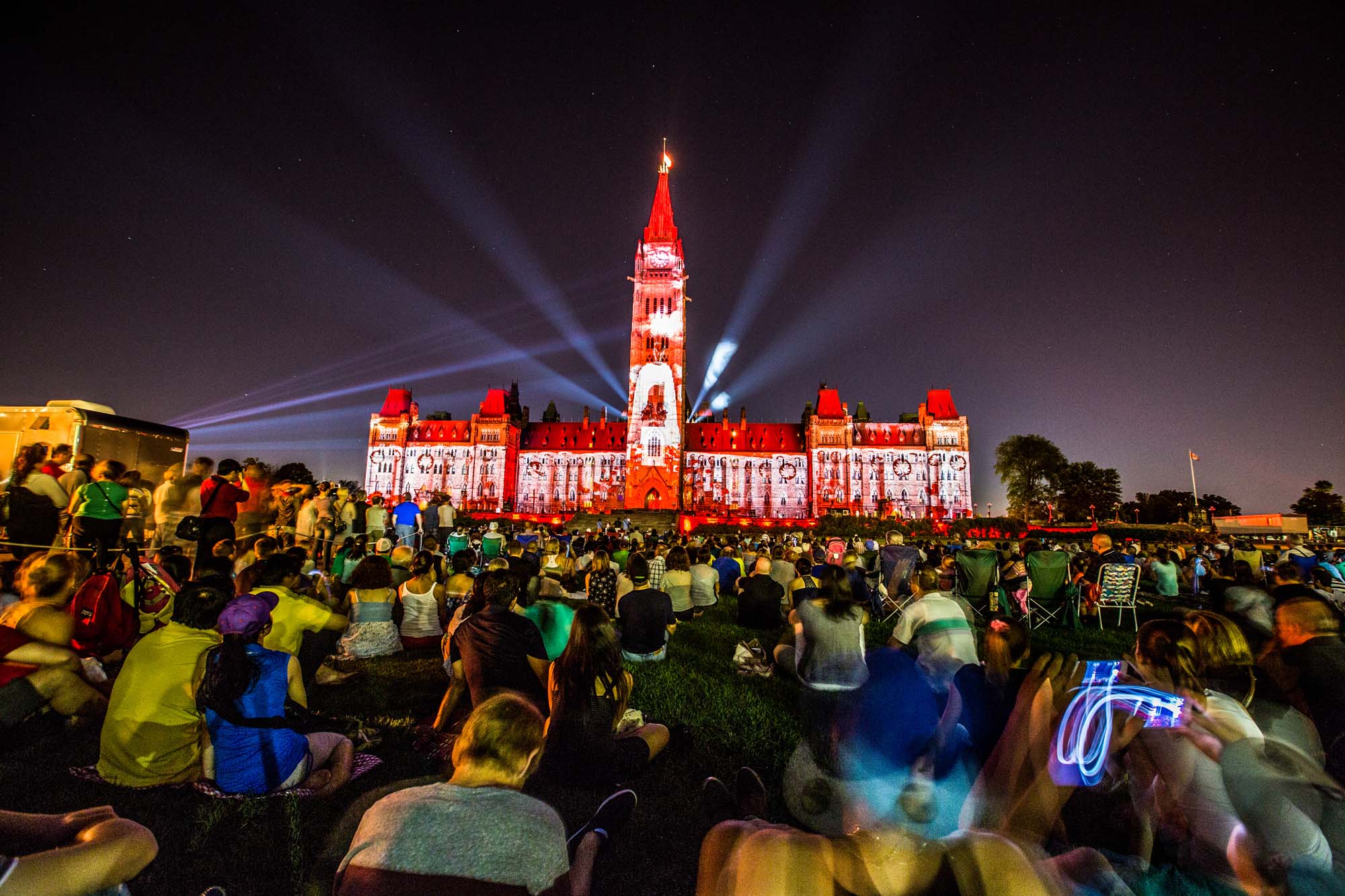 Hver kveld i sommermånedene tilbyr parlamentsbygningen på en forrykende forestilling 
