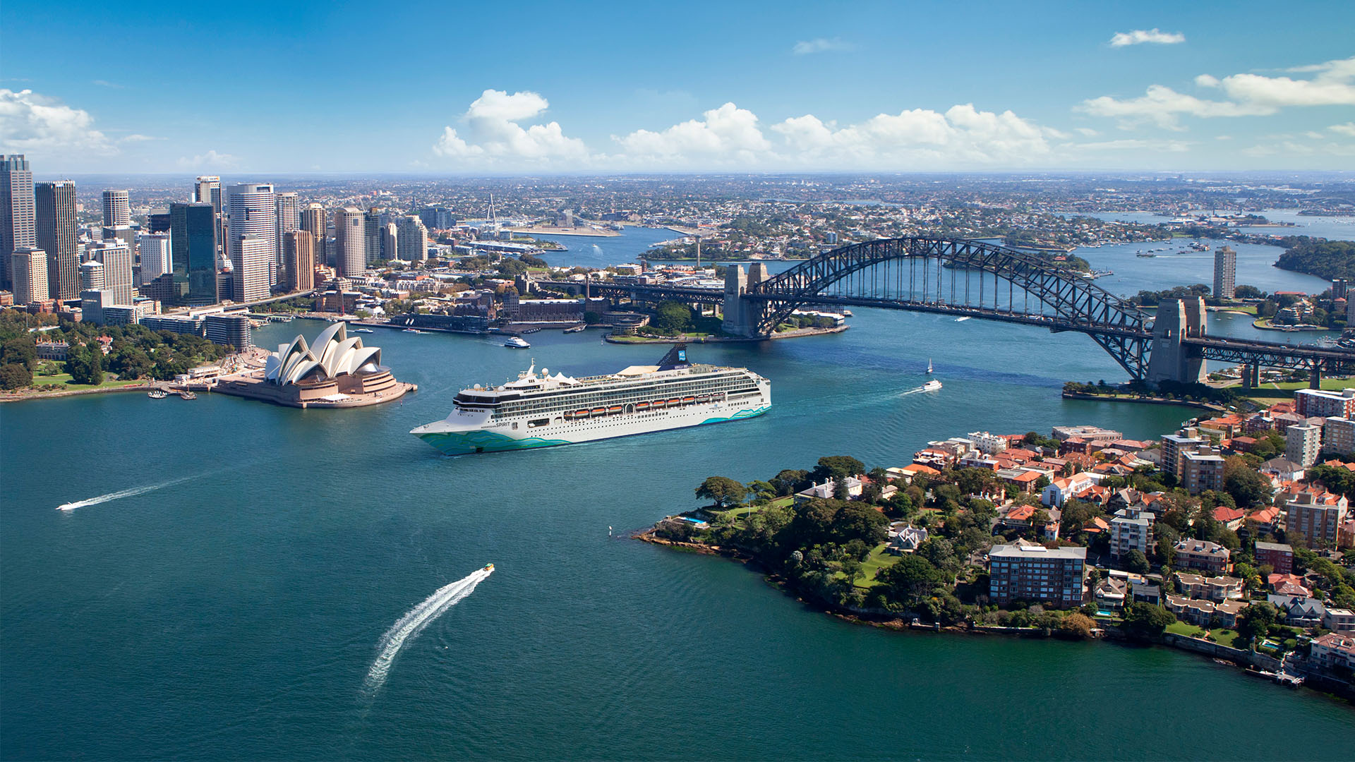 Norwegian Spirit i Sydney med det verdensberømte operahuset