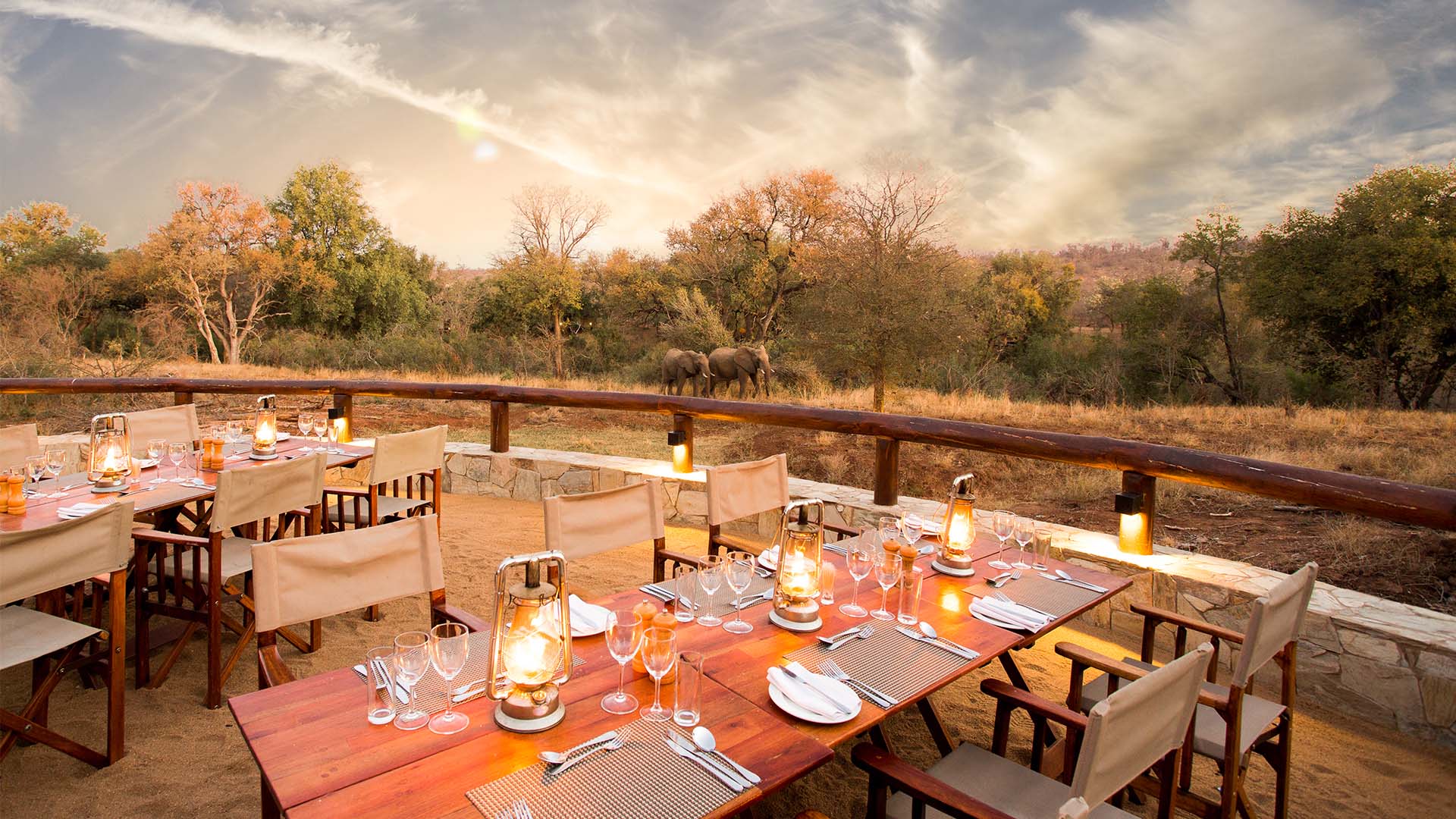 Det er fantastisk å sitte i bomaen og spise på Makalali Private Game Lodge