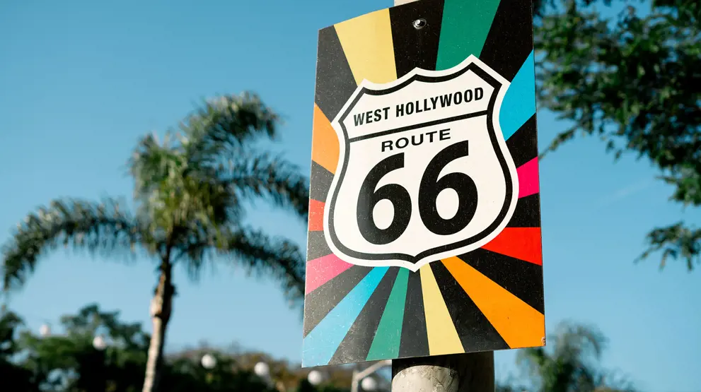 Route 66 går hele veien fra Chicago i øst og ender i Los Angeles, California, i vest