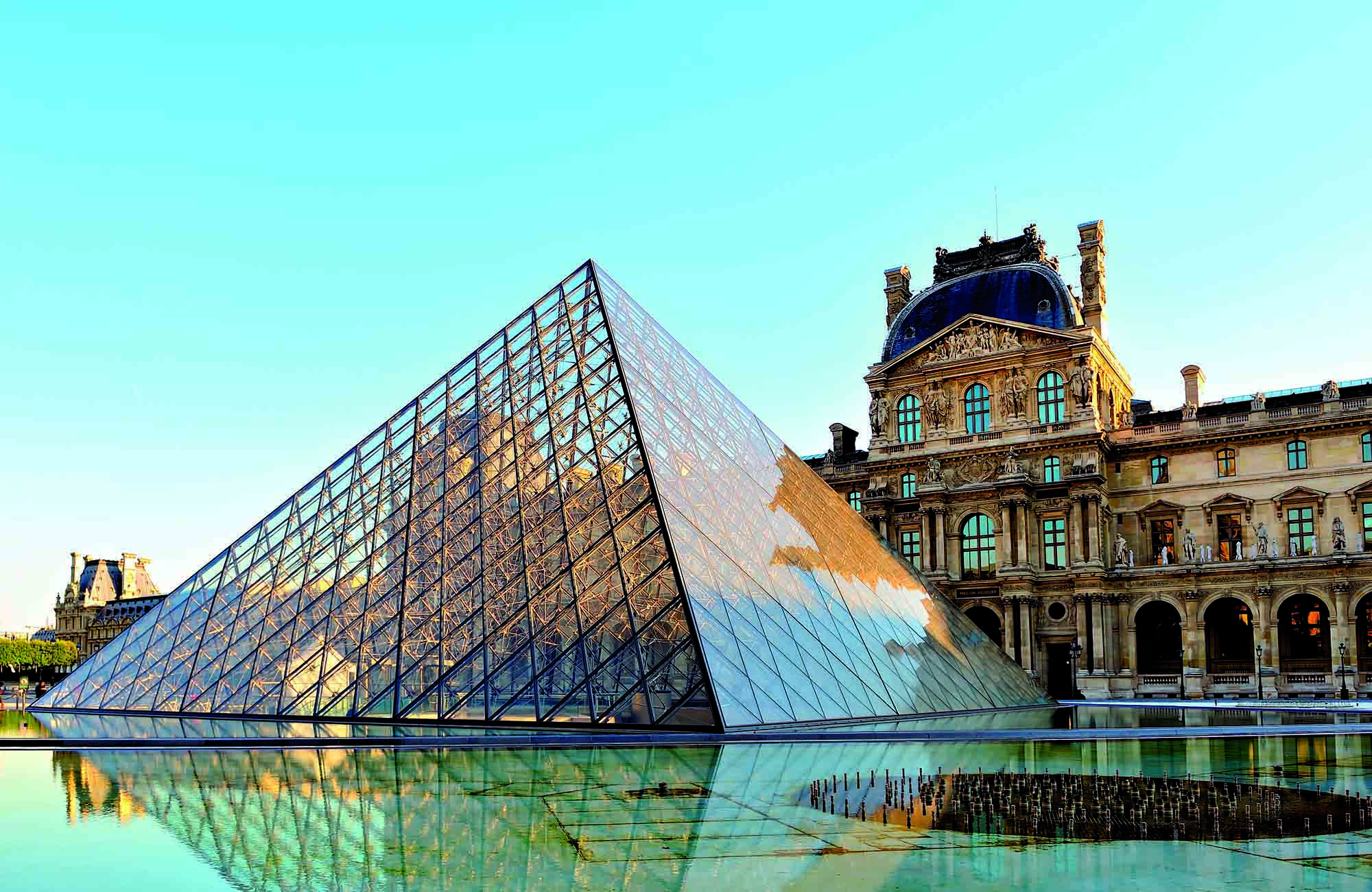 Besøk det verdensberømte Louvre-museet og opplev kunst, kultur og historie i Paris