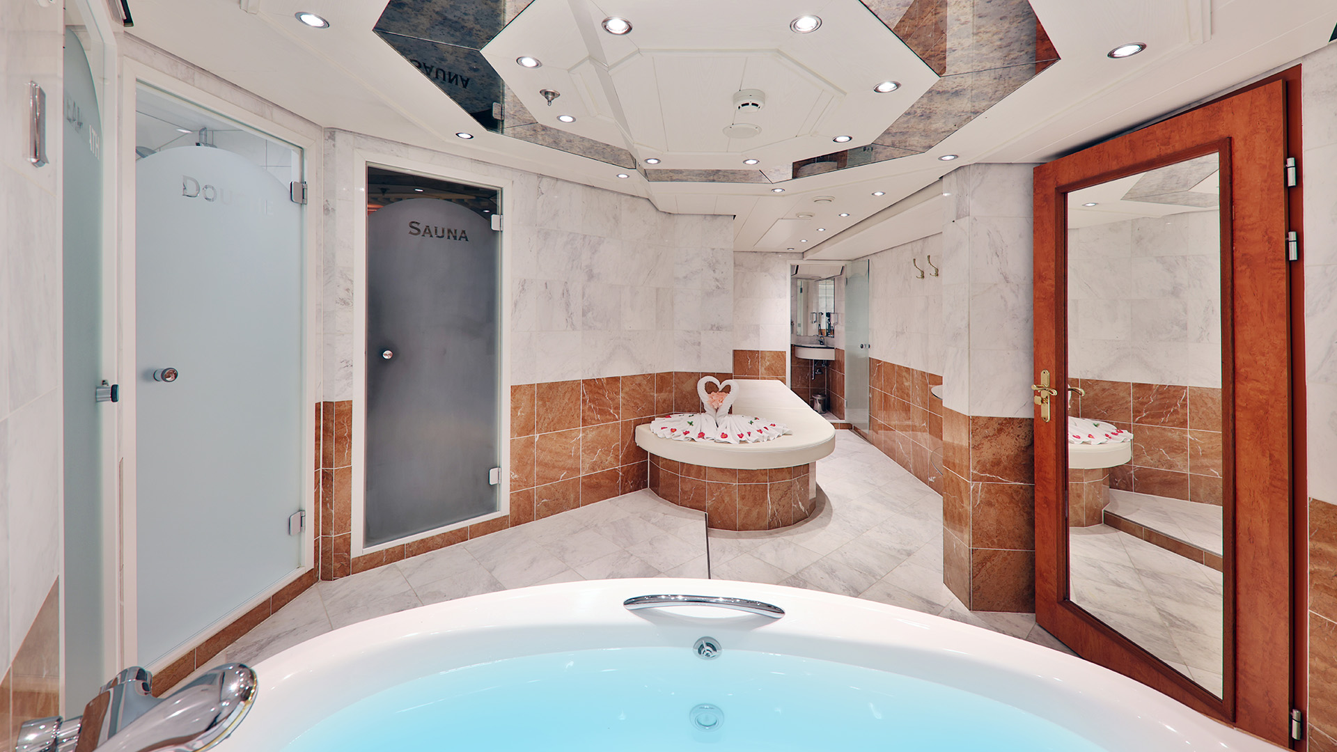 Skjem deg bort med spa, sauna eller massasje | VIVA Gloria