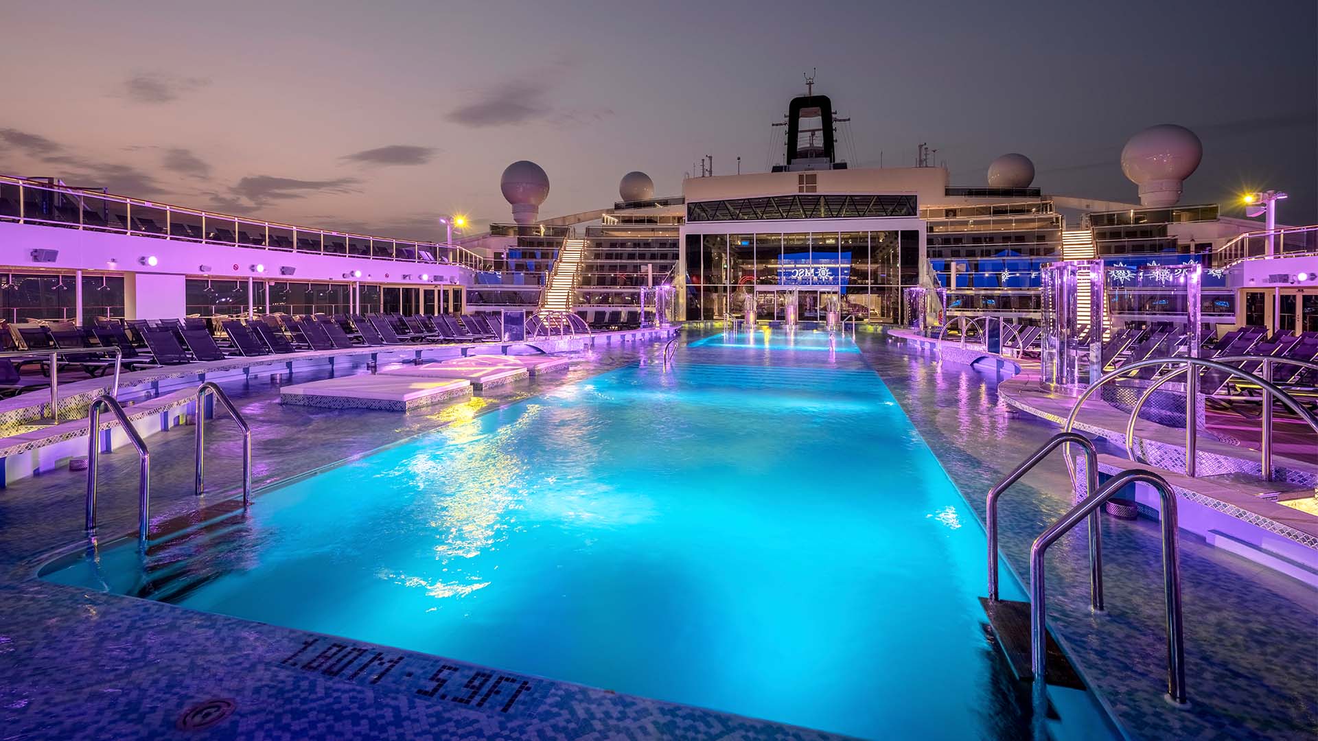 Bassengområdet på MSC World America