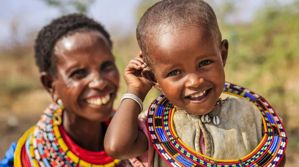 Samburu-folk i tradisjonelle klær 