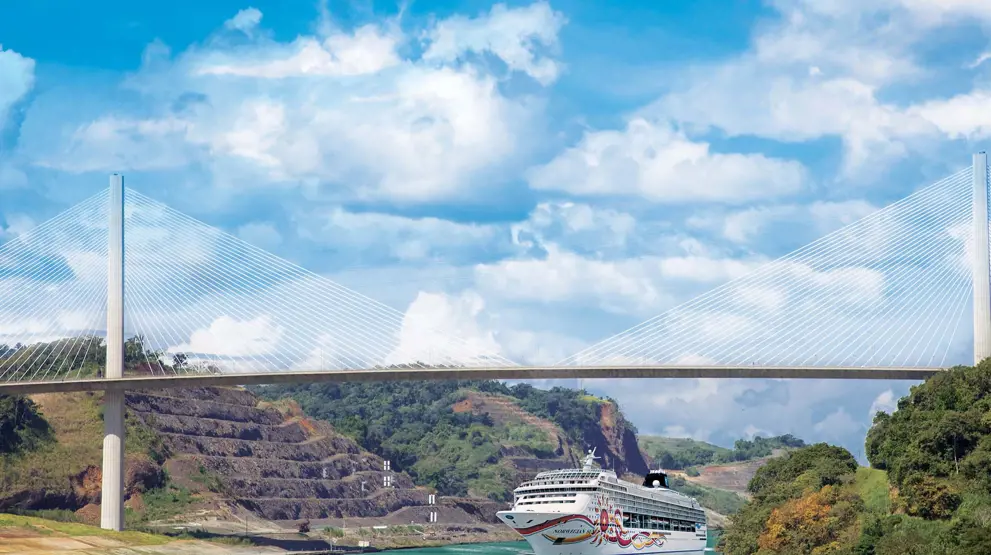 Norwegian Sun gjennom Panamakanalen