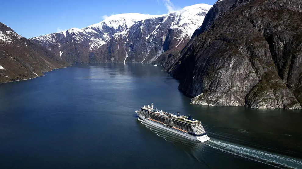 Mektige naturopplevelser er alltid på agendaen på et cruise med Celebrity Cruises