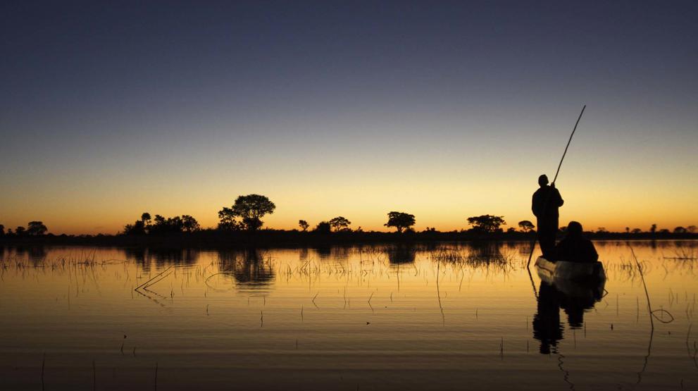 Solnedgang i Okavangodeltaet i Botswana 