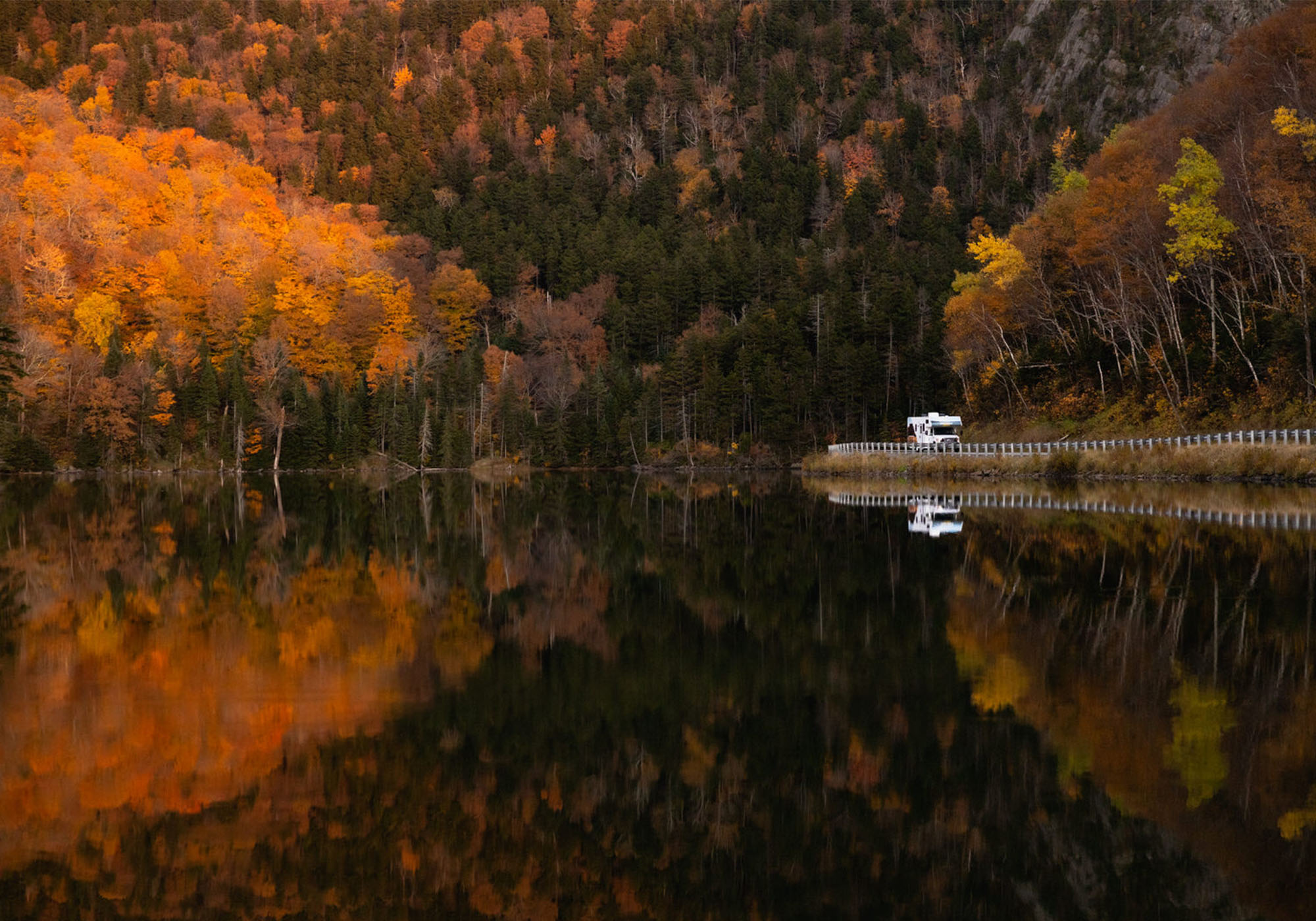 Kjør gjennom de fantastiske høstfargene i New England