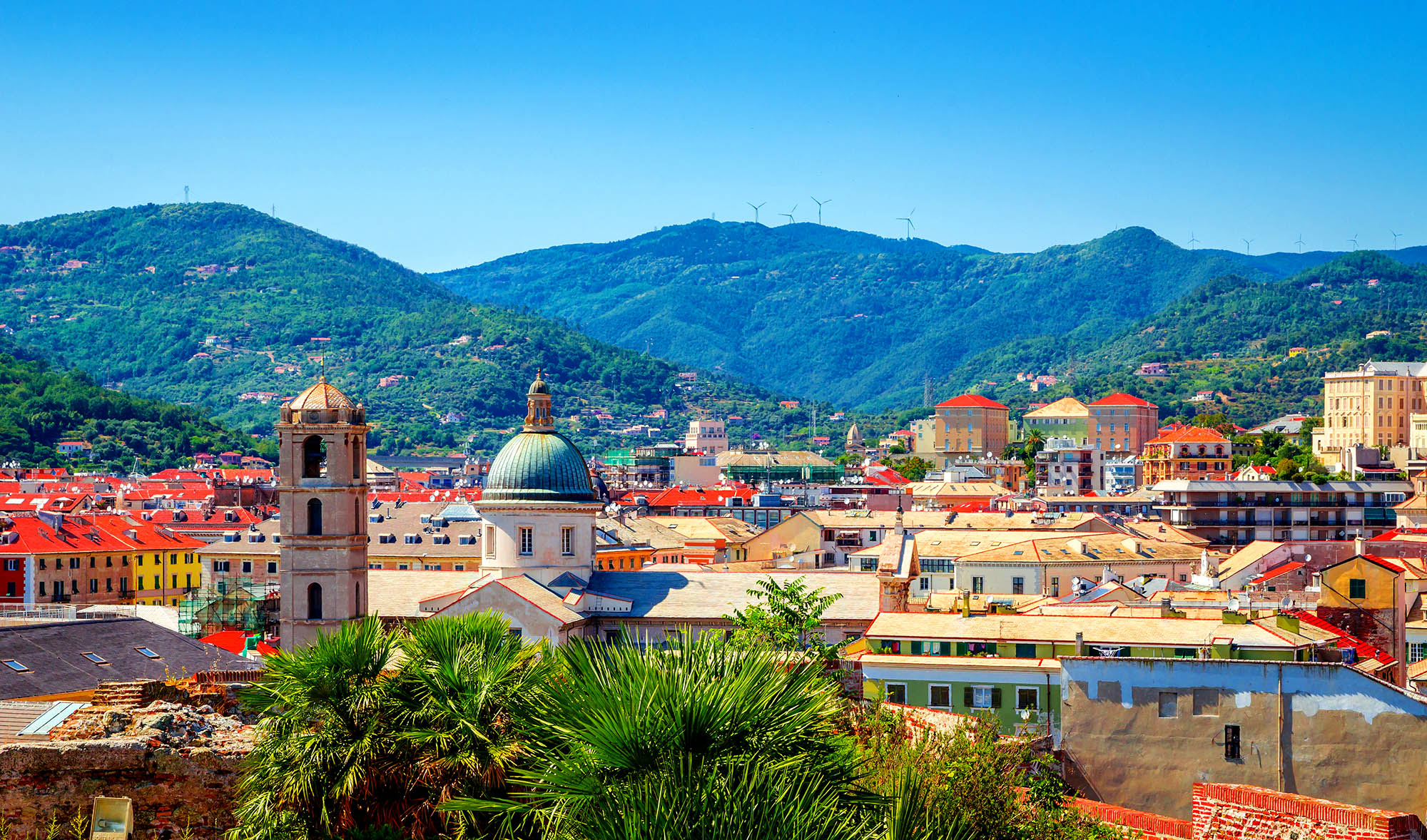 Besøk den sjarmerende havnebyen Savona i Italia